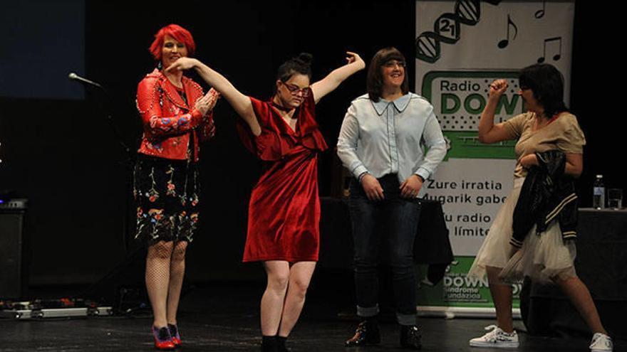 Moda para todos en un desfile inclusivo y colorido