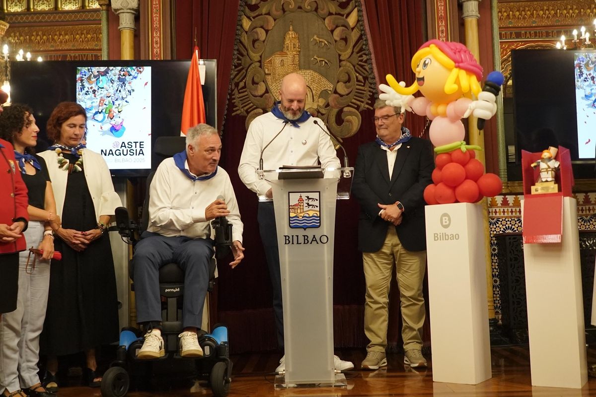 Recepción a la sociedad bilbaina en el Ayuntamiento de Bilbao