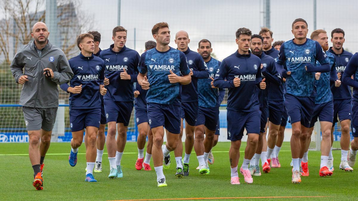 Entrenamiento del Alavés este lunes, con Boyé a la cabeza. Entrenamiento del Alavés este lunes, con Boyé a la cabeza.