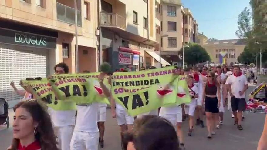 EN VÍDEO | Manifestación en favor de las txosnas de Estella-Lizarra