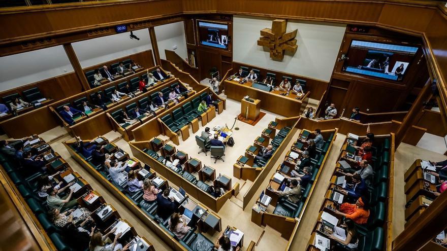 Los campamentos de Bernedo y el genocidio en Gaza marcan el pleno del Parlamento Vasco