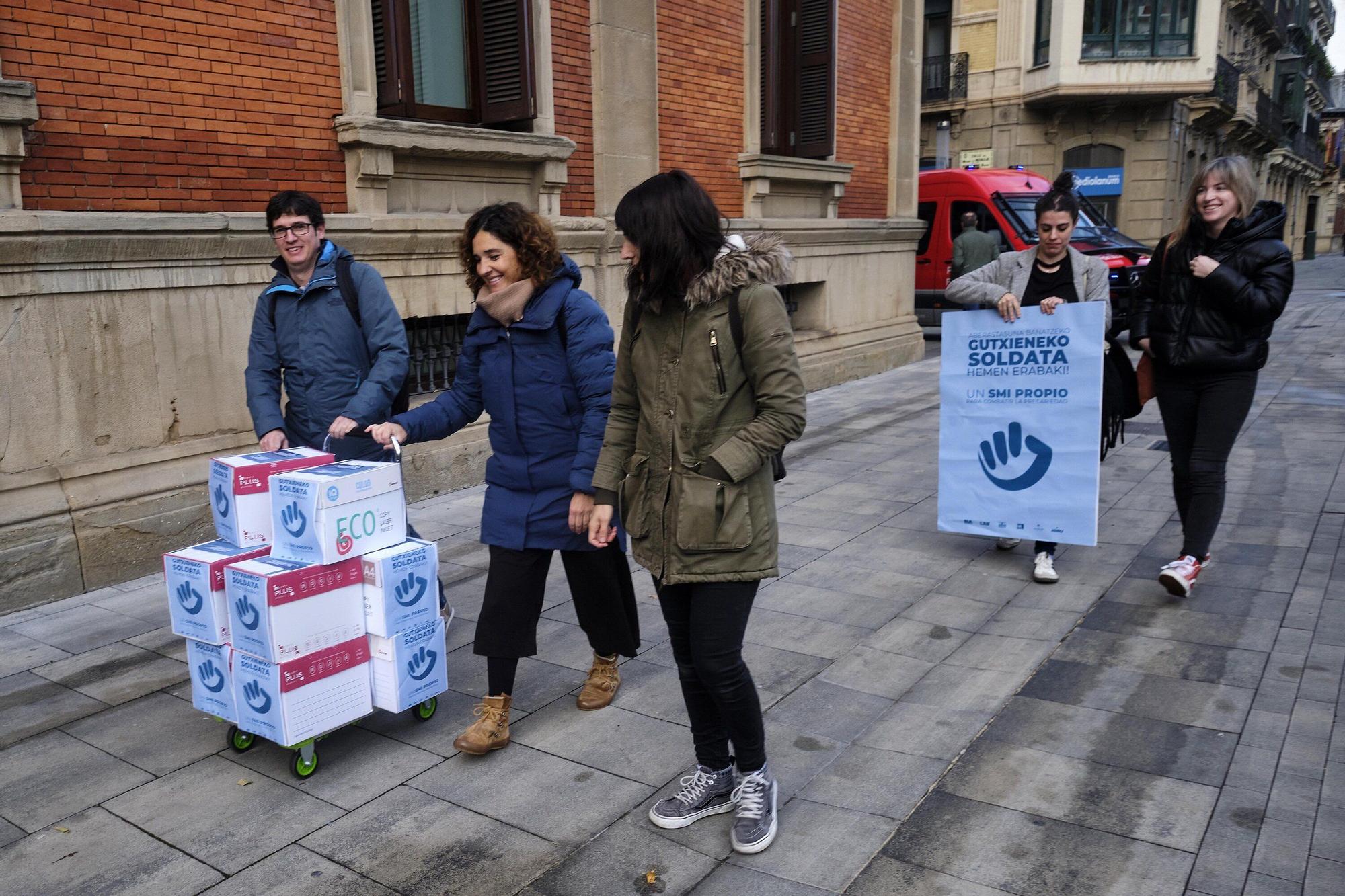 ELA, LAB, ESK, Steilas, Etxalde e Hiru en el Parlamento de Navarra