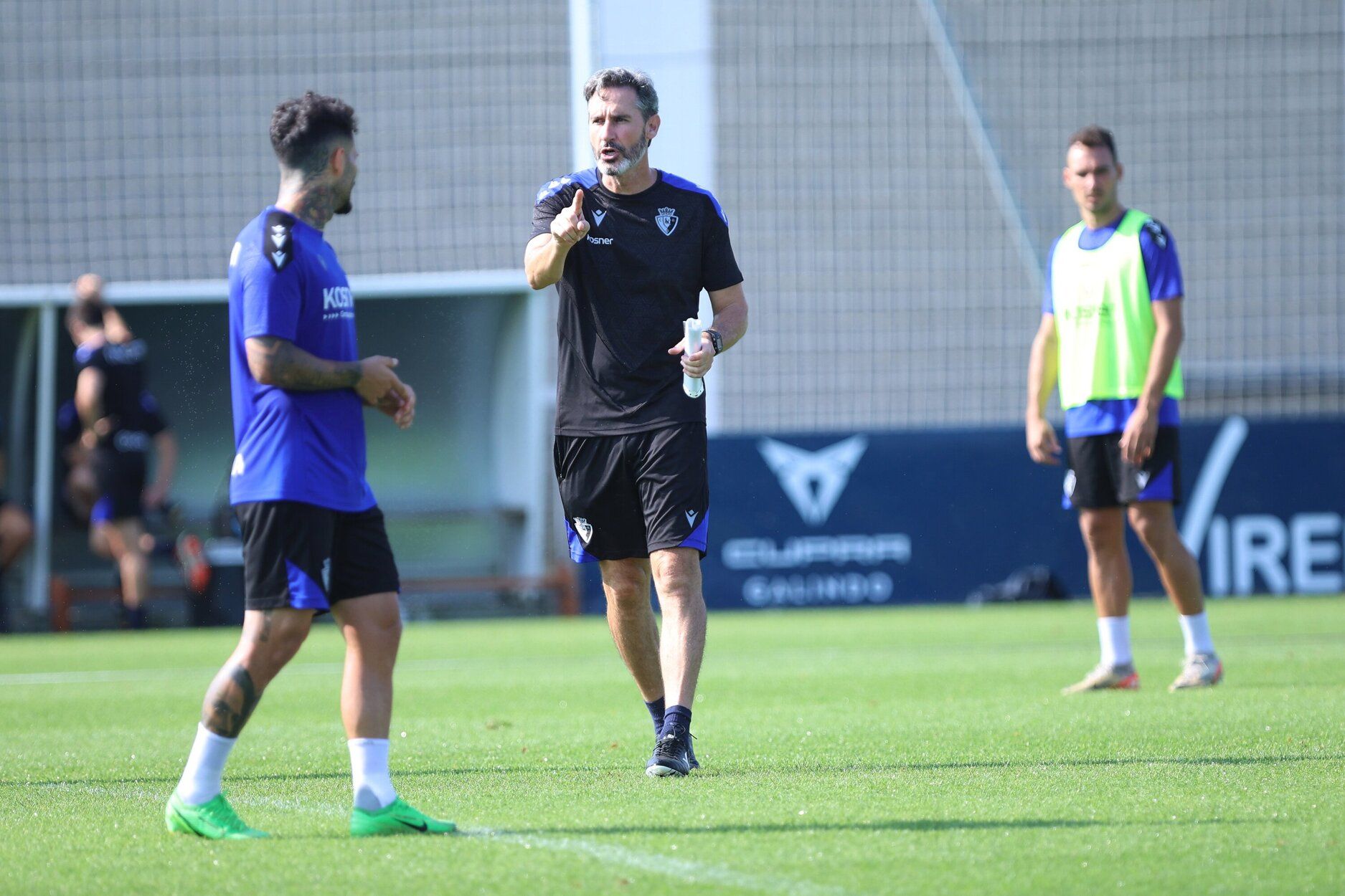 Fotos / Osasuna trabaja con intensidad en el entrenamiento de este miércoles