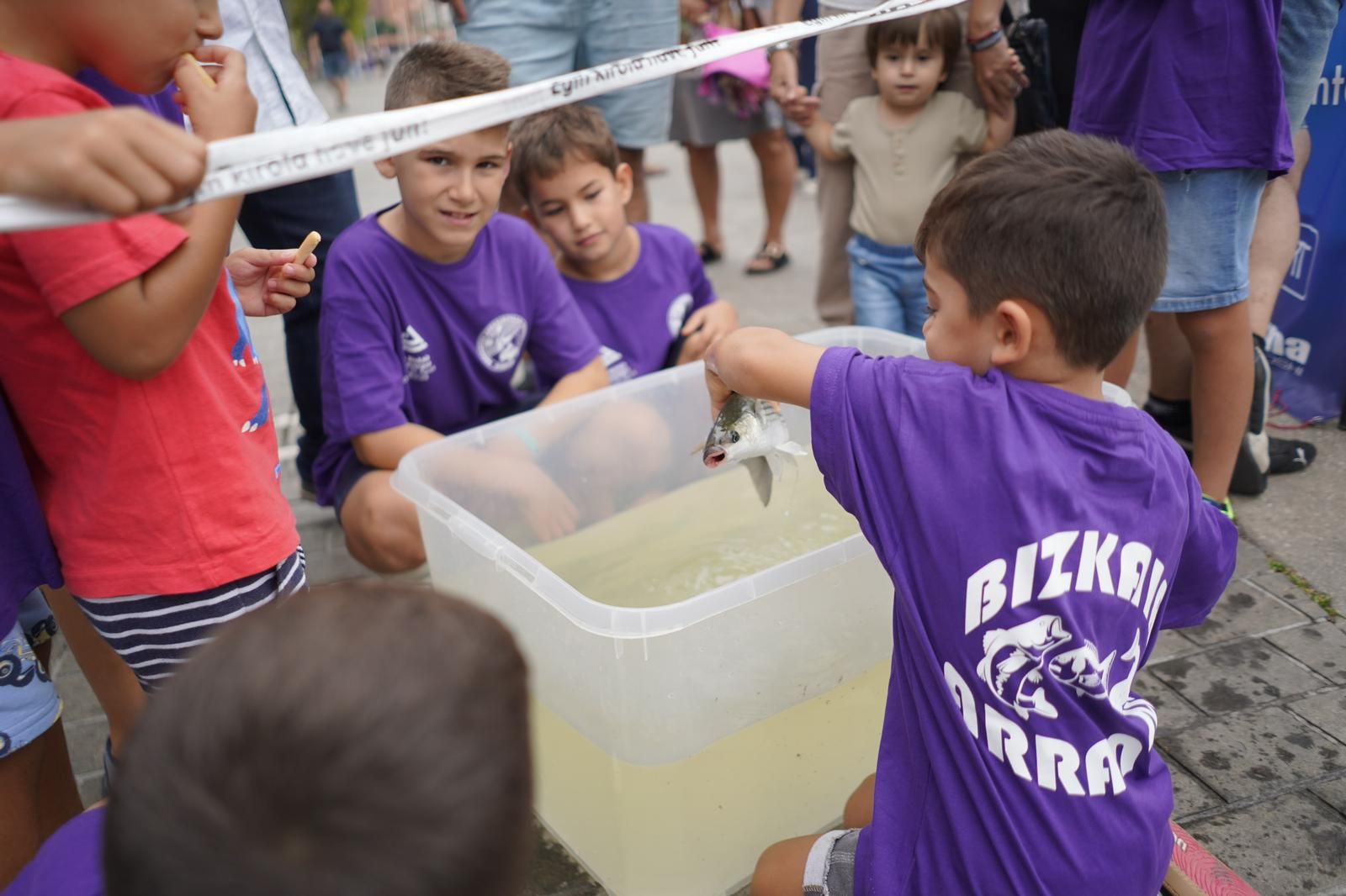 En imágenes: la Escuela de Pesca comienza temporada en Bilbao