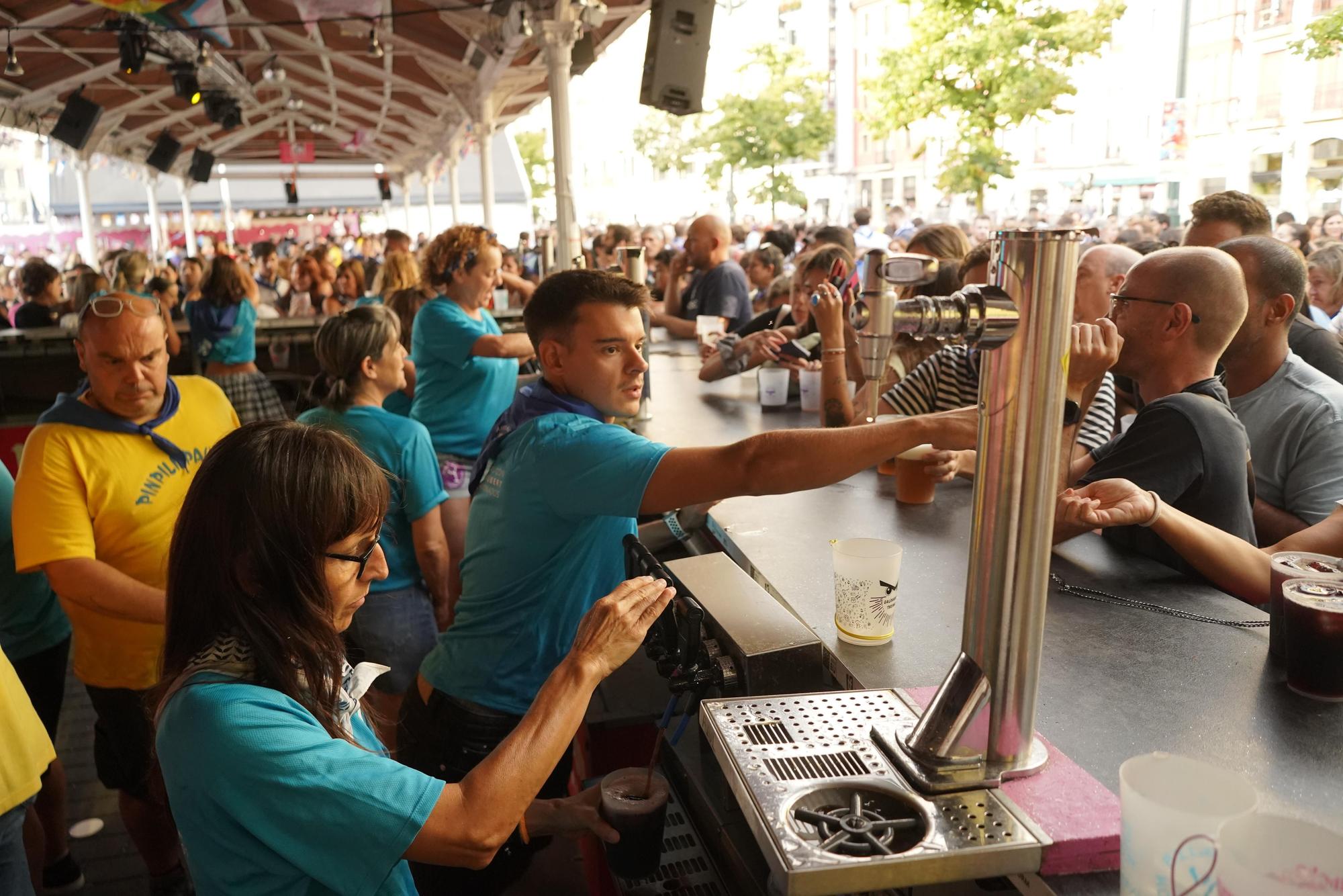 En imágenes: turno solidario por Aitana en la Pinpilinpauxa por Aste Nagusia