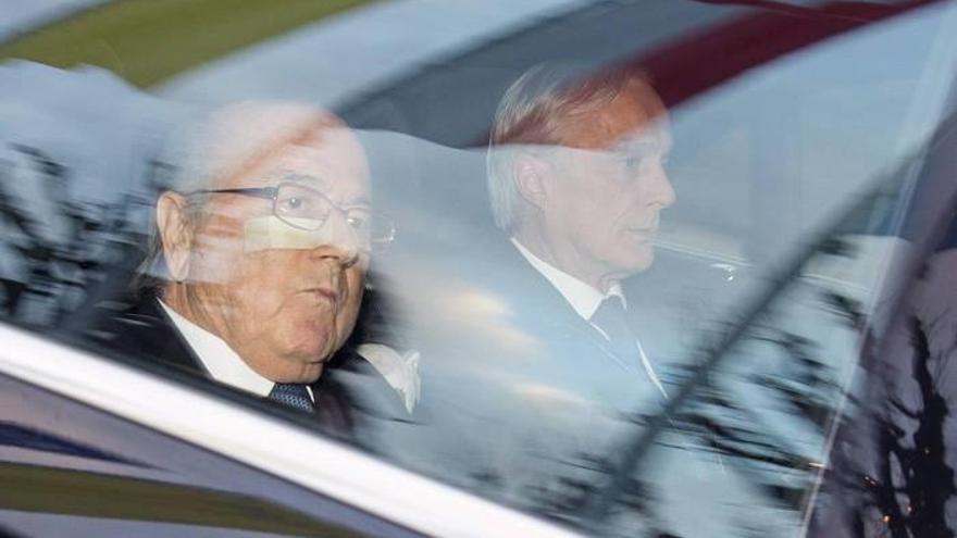 Suiza congela millones de francos suizos relacionados con la FIFA