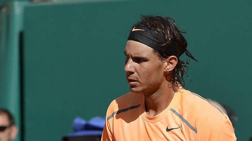 Nadal derrota a Simon y defenderá su corona ante Djokovic