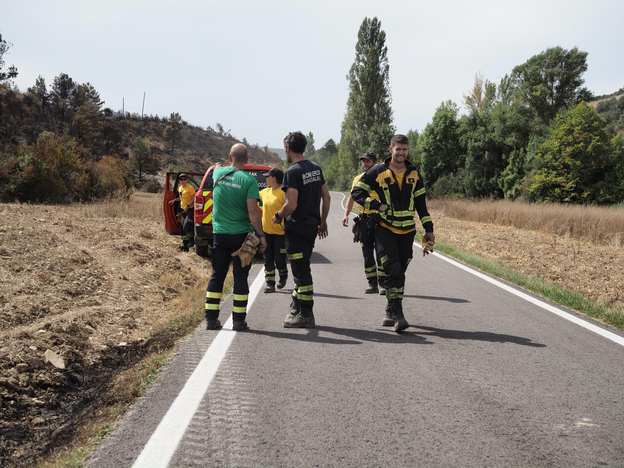 Fotos de las labores de extinción del incendio en Urraúl Alto, Urrulgaine