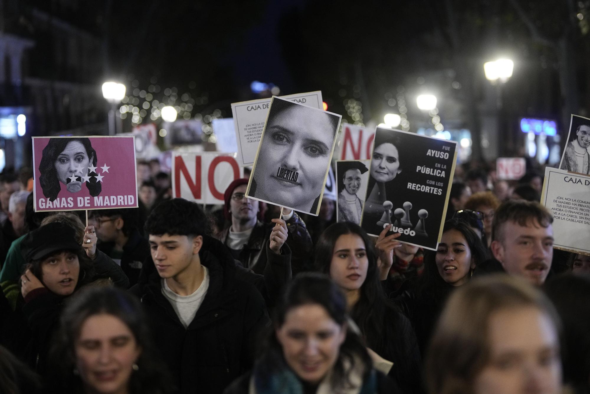 En imágenes: Miles de personas se manifiestan en Madrid contra la "asfixia" de las universidades públicas: "Ayuso privatiza, la uni agoniza"