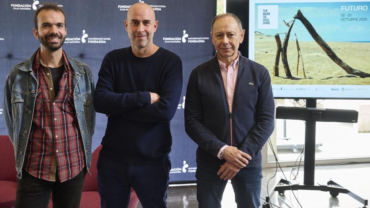 De i a d, Íñigo Gómez, Mikel Belascoain y José Ángel Andrés, en la presentación del VII festival Filmmaking for Social Change, celebrada este miércoles 24 en Civican.