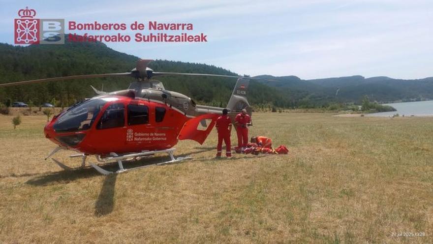 Una mujer de 36 años es trasladada al HUN tras caer desde el balcón de una borda en Zurbide