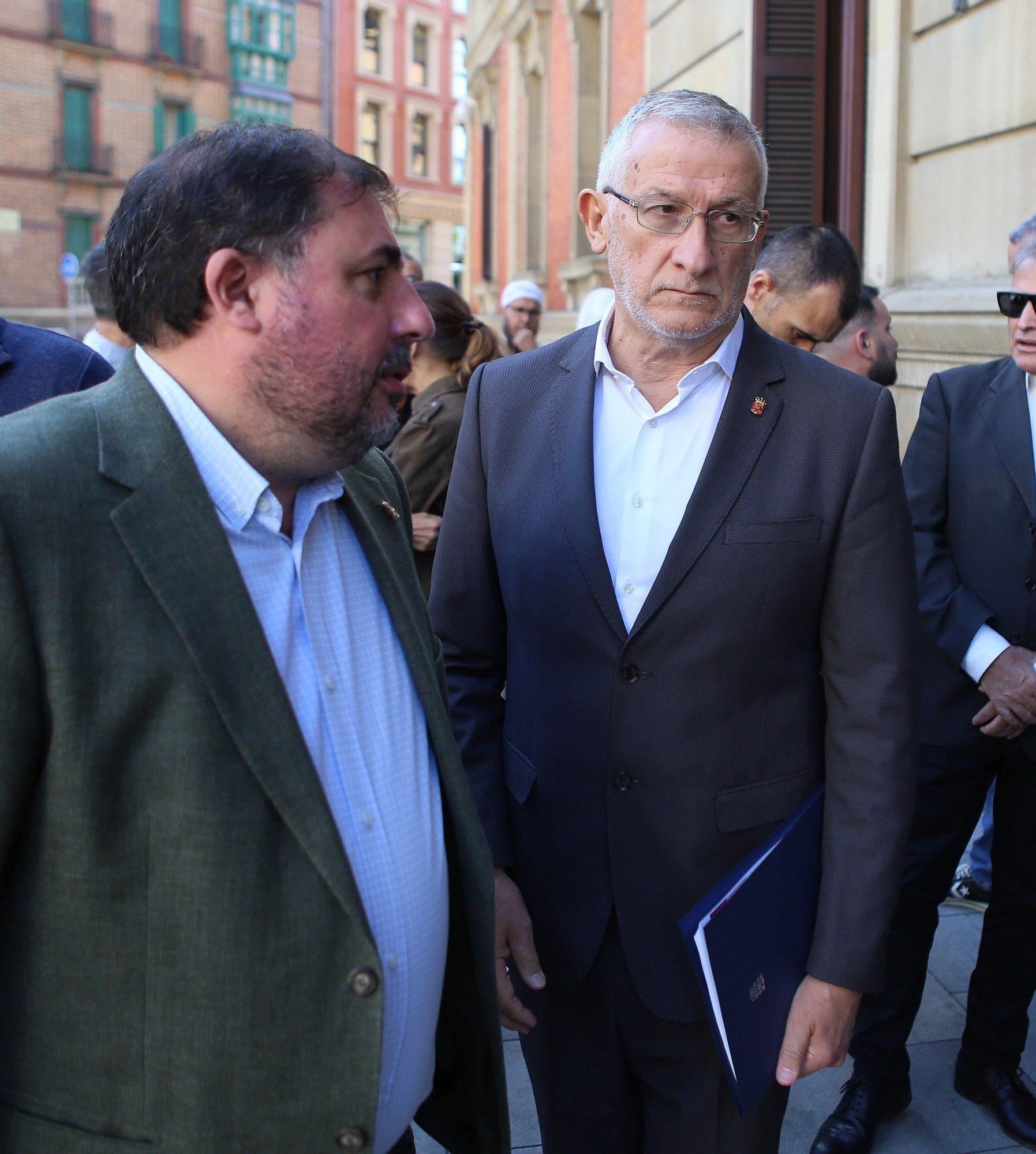 Fotos de la comparecencia de María Chivite en el Parlamento para explicar los informes de la OANA