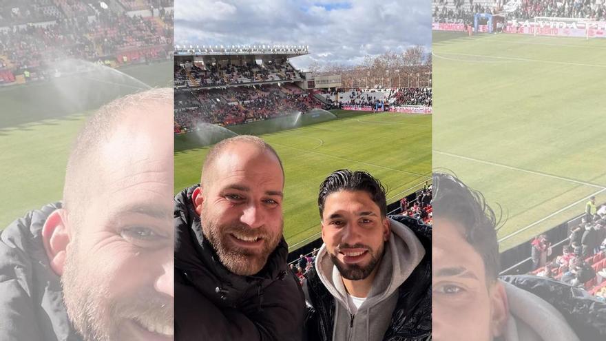 Iker Benito, un rojillo más en la afición de Osasuna en Vallecas