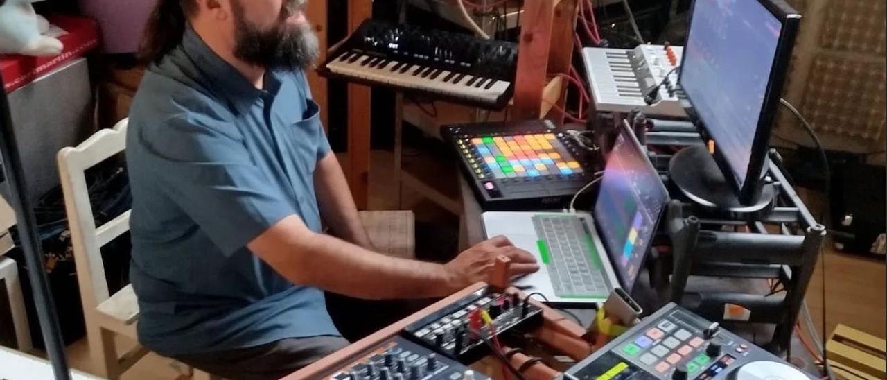 Juantxo Martín: heavy en Zumarraga, pinchadiscos en Los Ángeles, ingeniero de sonido de Barcelona, cocinero en Sao Paulo...