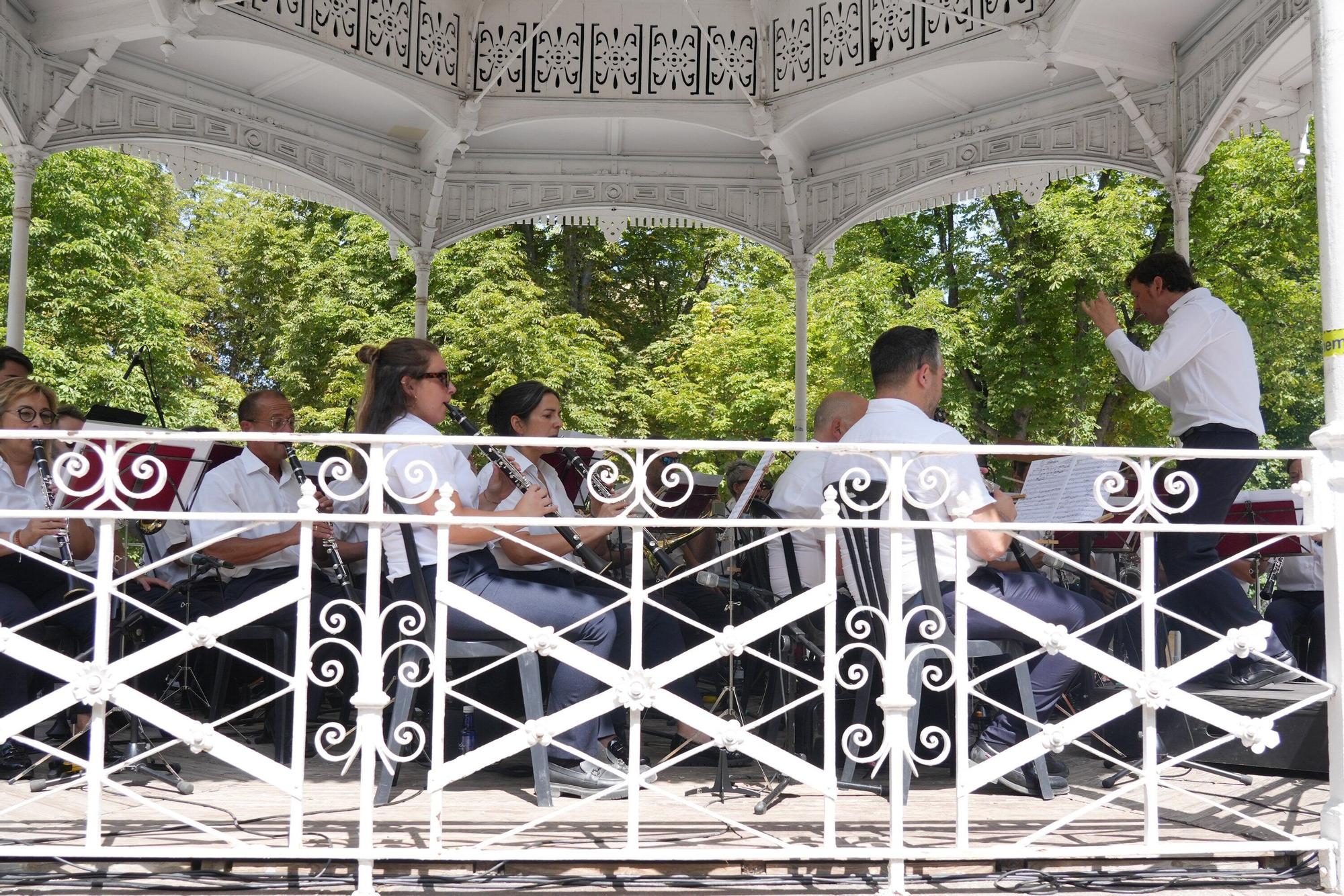 En imágenes: La Banda Municipal de Música anima el parque de La Florida en La Blanca