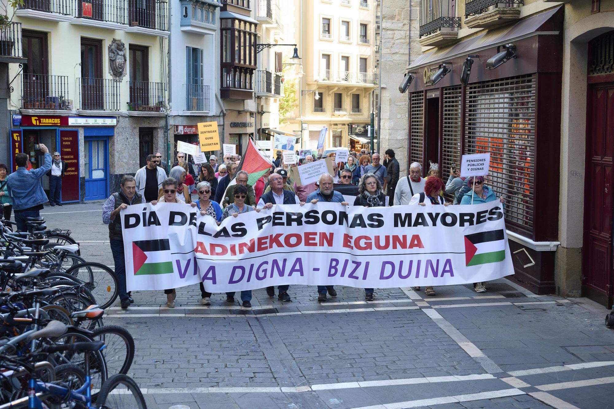 Manifestación en Pamplona de la plataforma 'Mayores frente a la crisis'