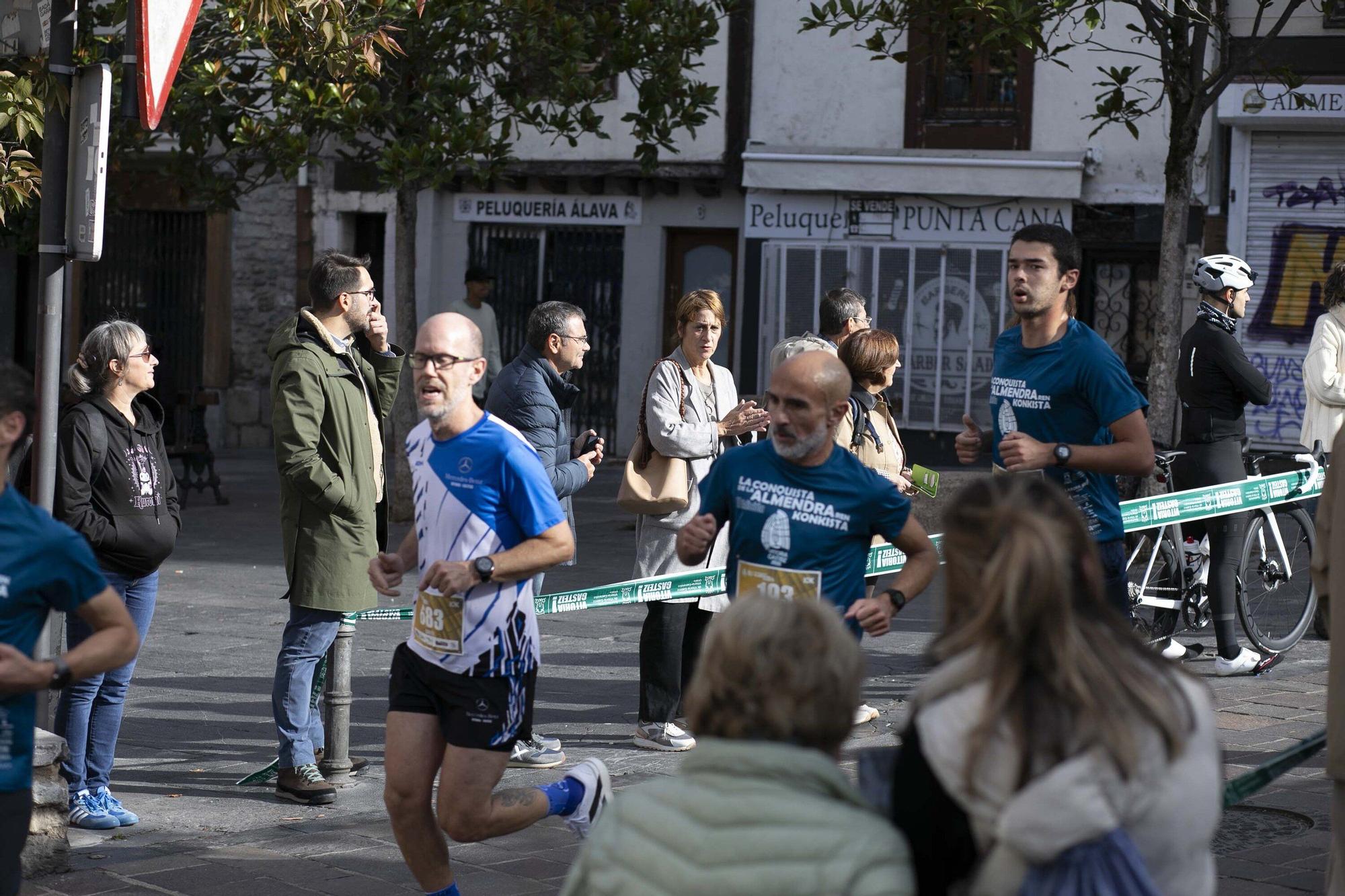 En imágenes: Miles de personas participan en La Conquista de la Almendra