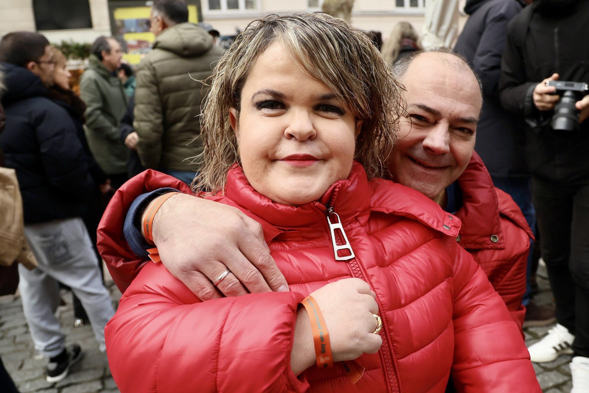 En imágenes: Reparto de pulseras por la discapacidad