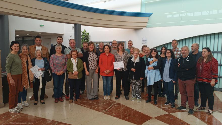 Magale homenajea a doce familias acogedoras y reivindica el derecho de &quot;crecer en familia&quot;