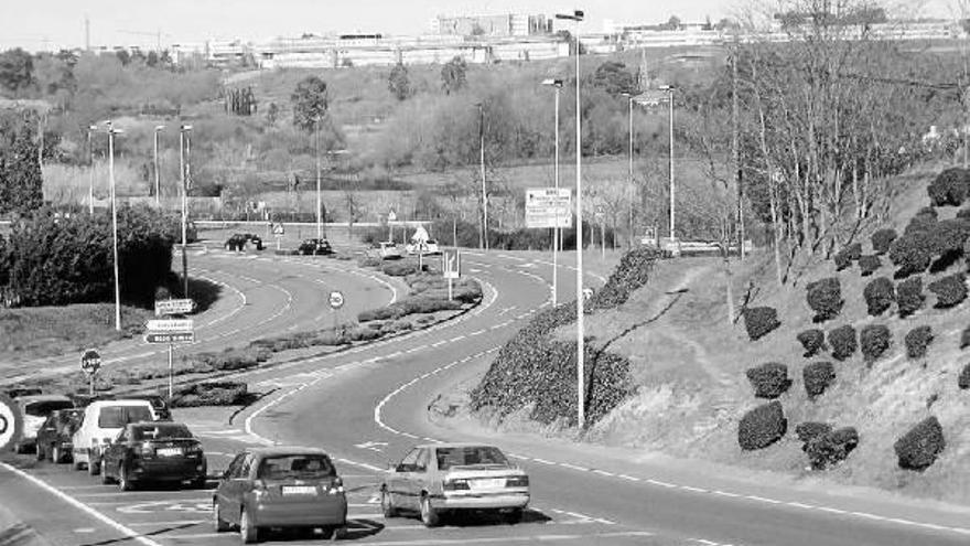 Imagen de la ladera donde se ubicará el parque científico de Leioa, con la UPV-EHU al fondo.