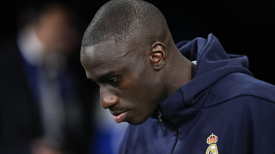 Un juez envía a juicio al futbolista del Real Madrid Ferland Mendy por el ataque de uno de sus perros a un menor