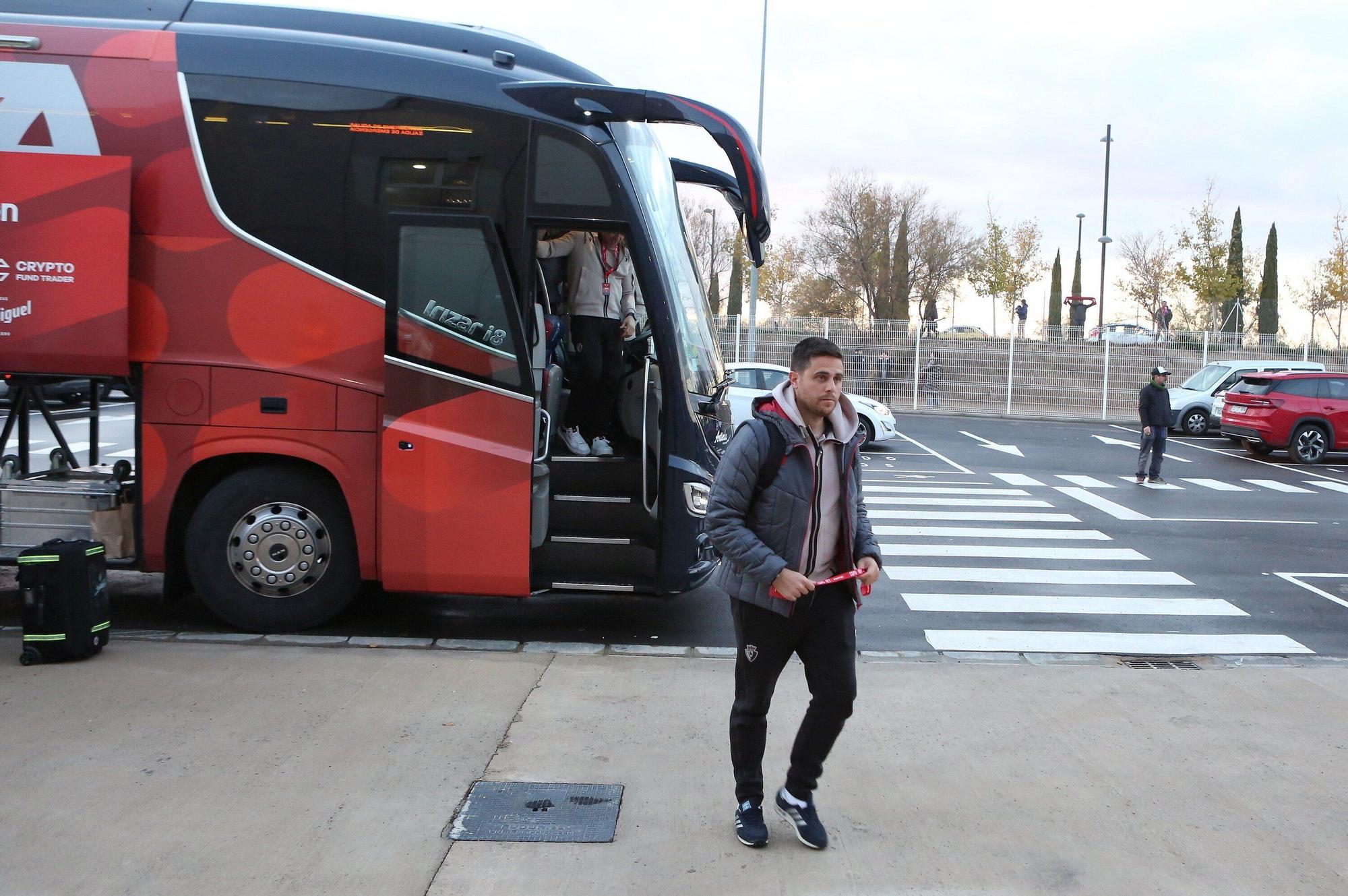 Fotos de la llegada de los jugadores de Osasuna al Ibercaja Estadio