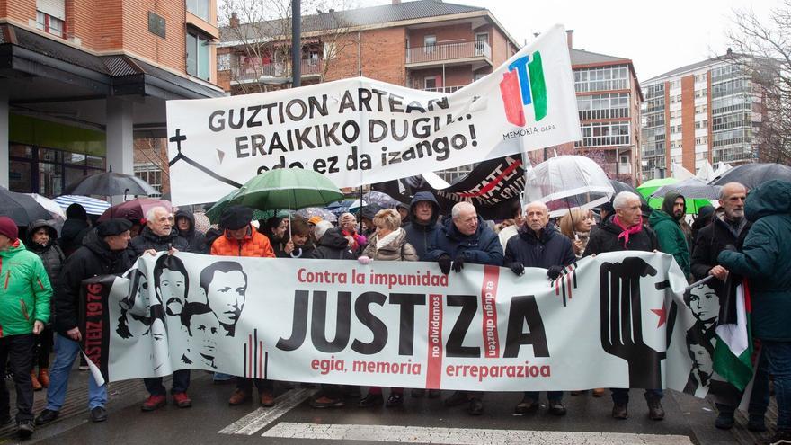Vitoria mantiene viva la memoria del 3 de marzo, aunque su manifestación se empaña por los altercados