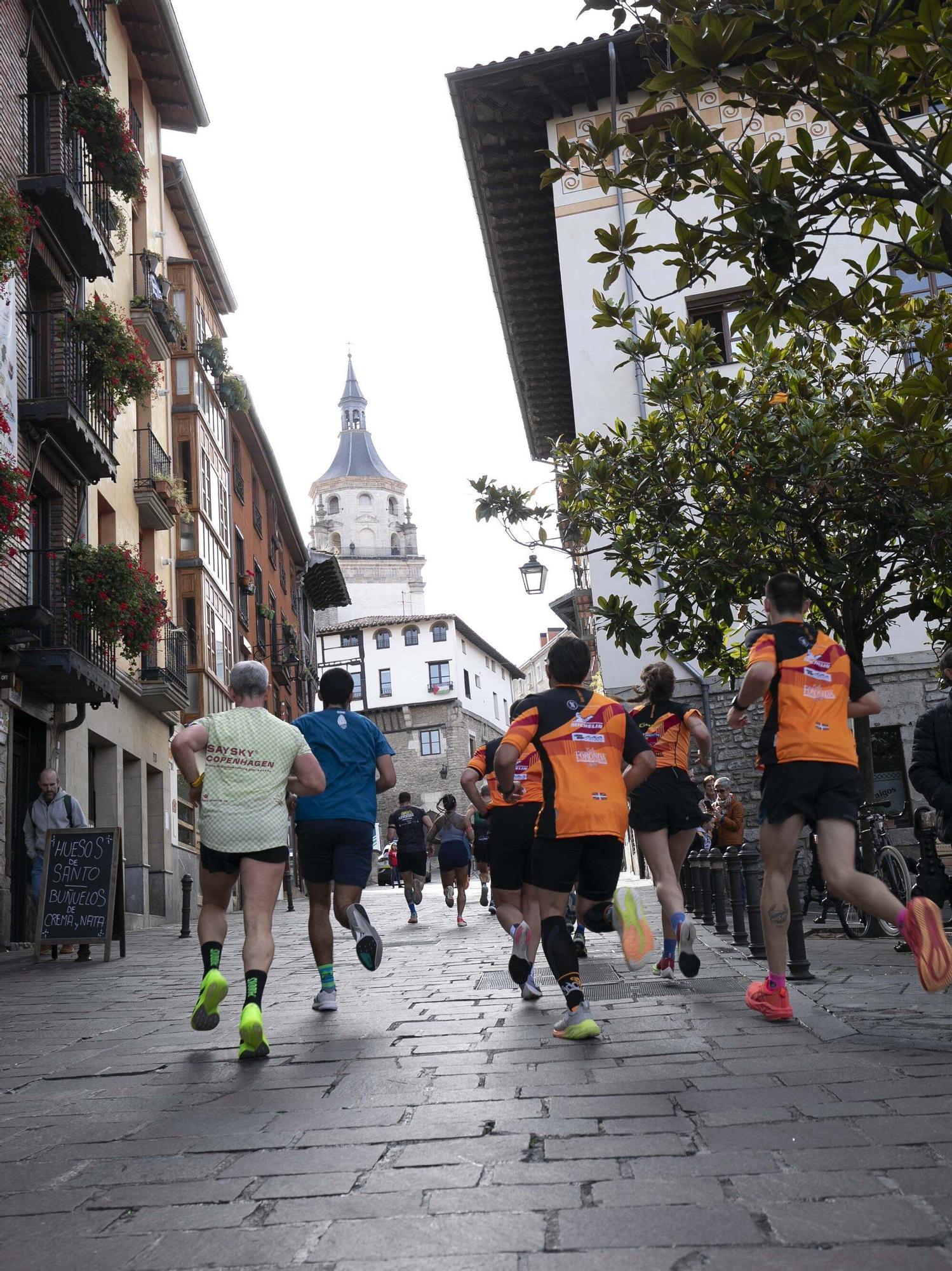 En imágenes: Miles de personas participan en La Conquista de la Almendra