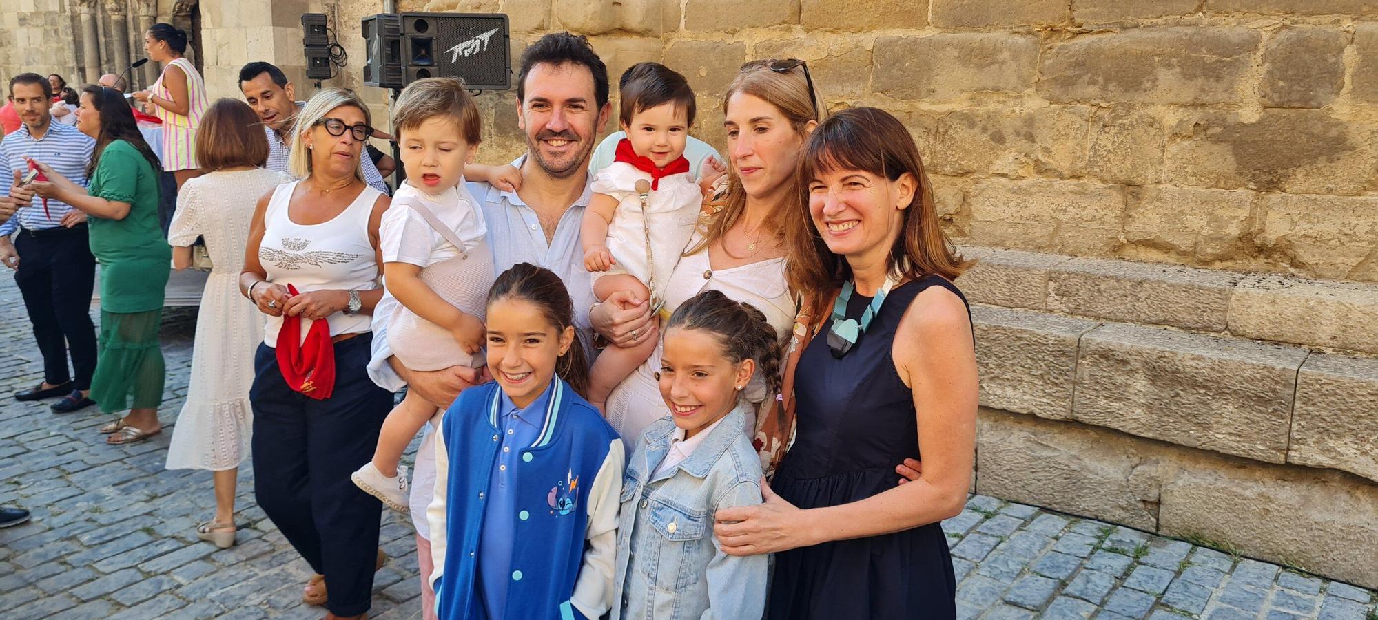Fotos de la imposición del pañuelo de fiestas de Tudela a los nacidos en 2024