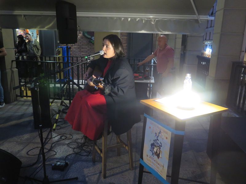 La fiesta de aniversario del bar Eire de Urretxu, en imágenes