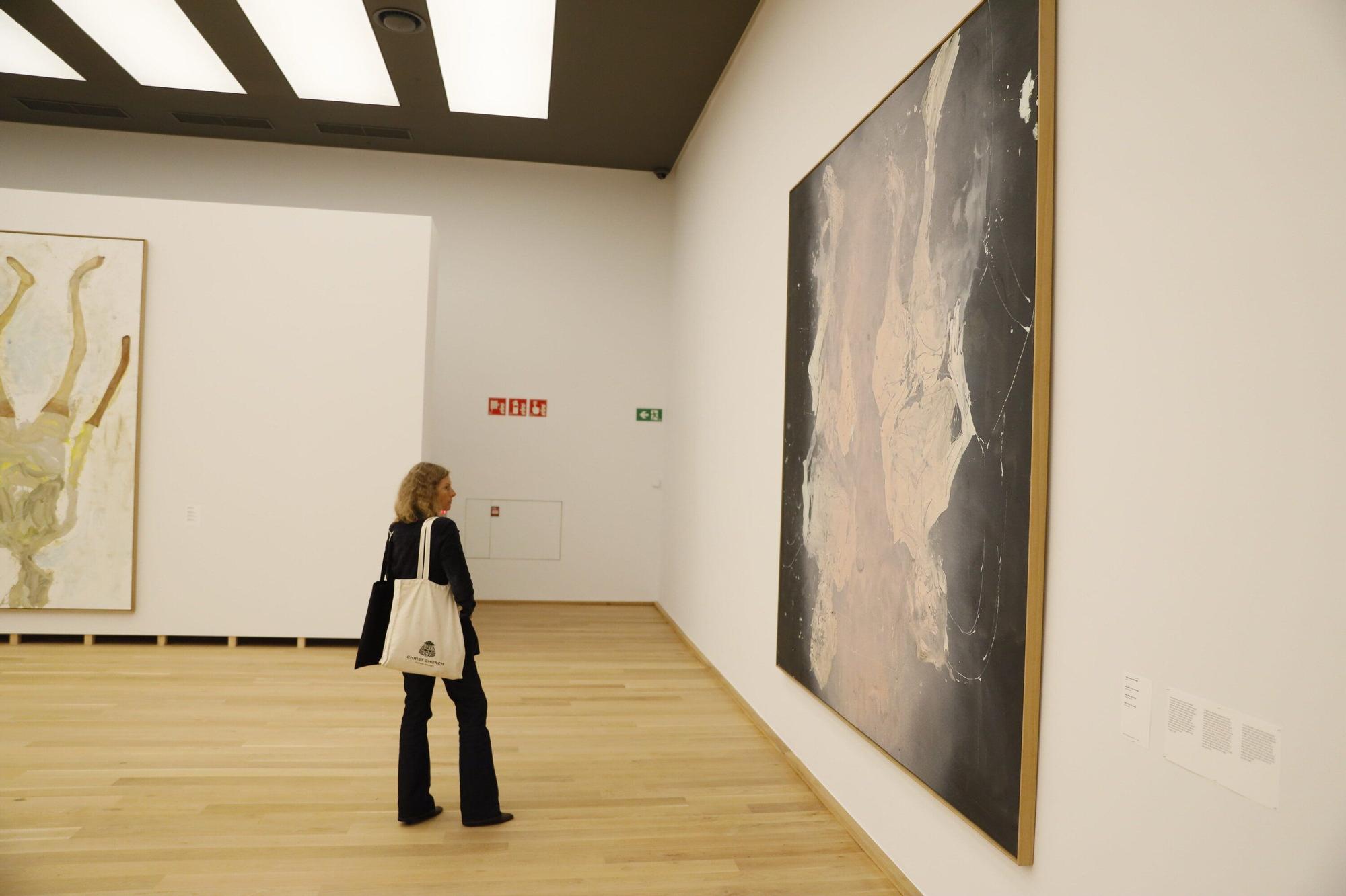 El edificio moderno del Bellas Artes reabre con Baselitz, el artista que decidió pintar el mundo al revés