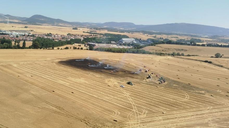 Dos incendios agrícolas movilizan un amplio dispositivo de emergencias en Navarra durante el Chupinazo de San Fermín