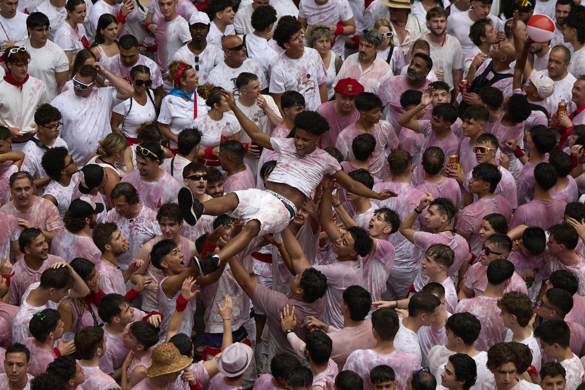 Fotos del  Chupinazo de San Fermín 2025 en Pamplona: ¡La fiesta más internacional se enciende con un grito solidario por Palestina!
