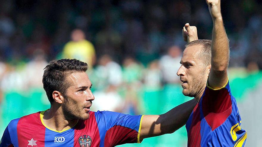 El Levante se lleva un duelo de &#039;Champions&#039; y se coloca líder provisional