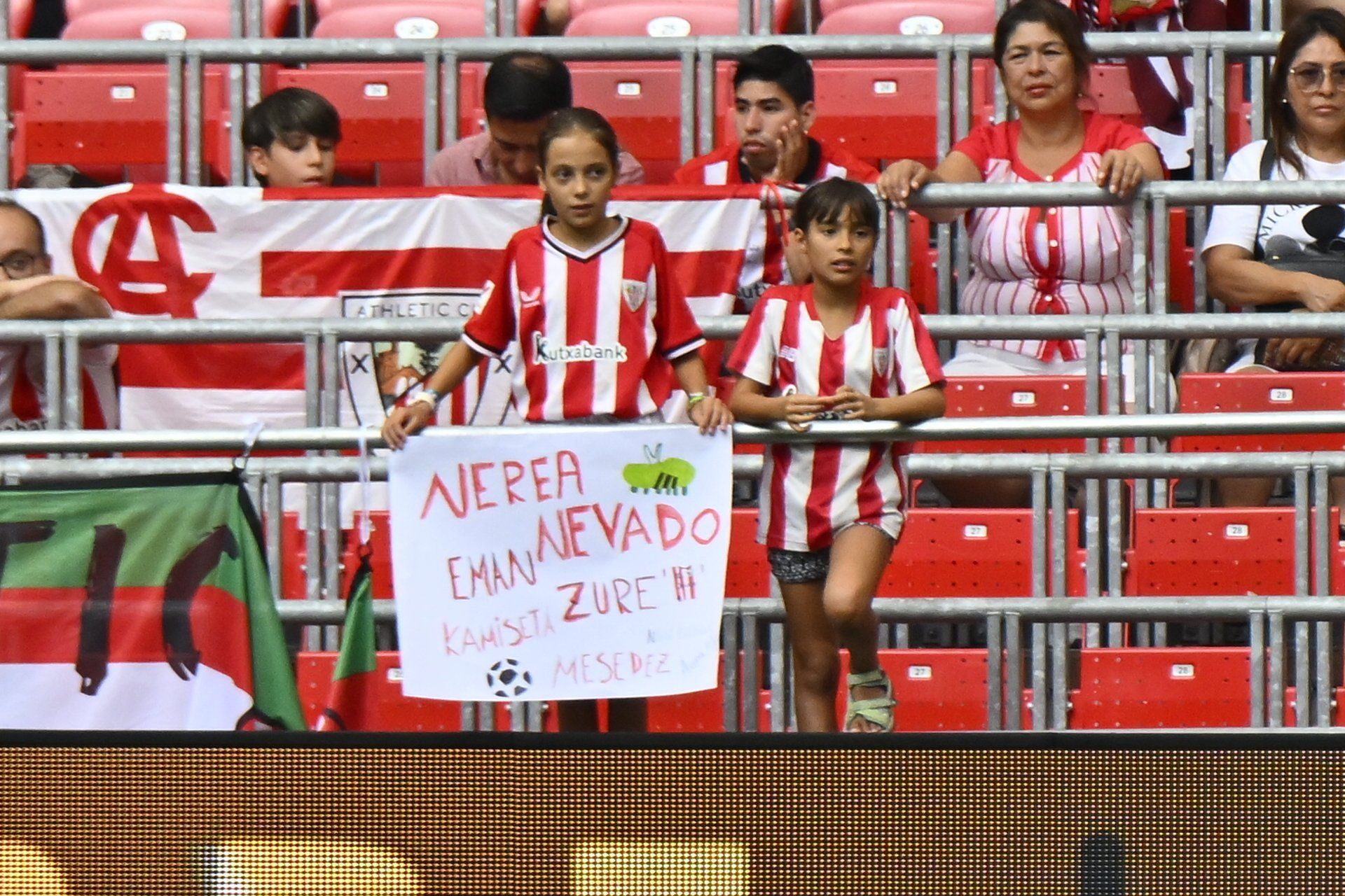 En imágenes: ¿Has asistido al Athletic-Barcelona en San Mamés? Búscate
