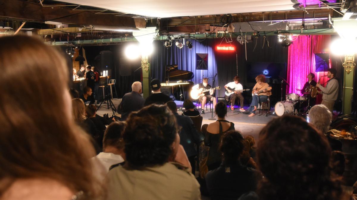 Las sesiones de jazz son abiertas y participativas.