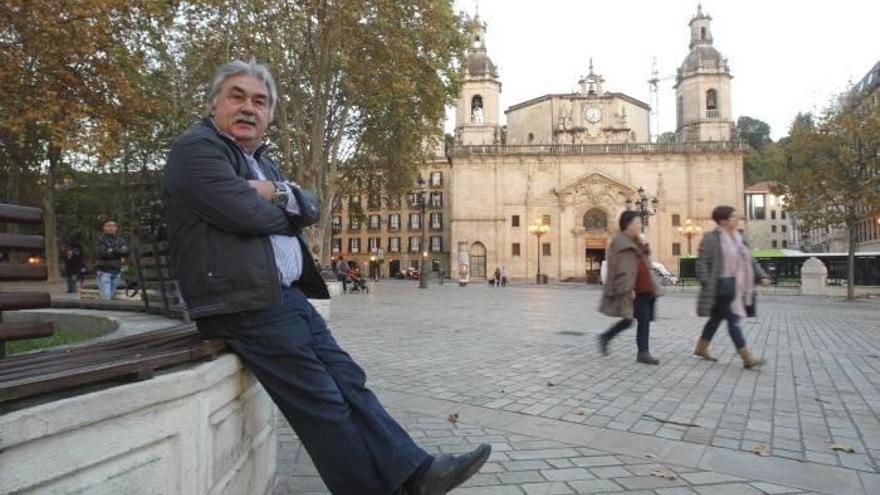 “Es difícil encontrar un portal de Bilbao donde no viva un artista”