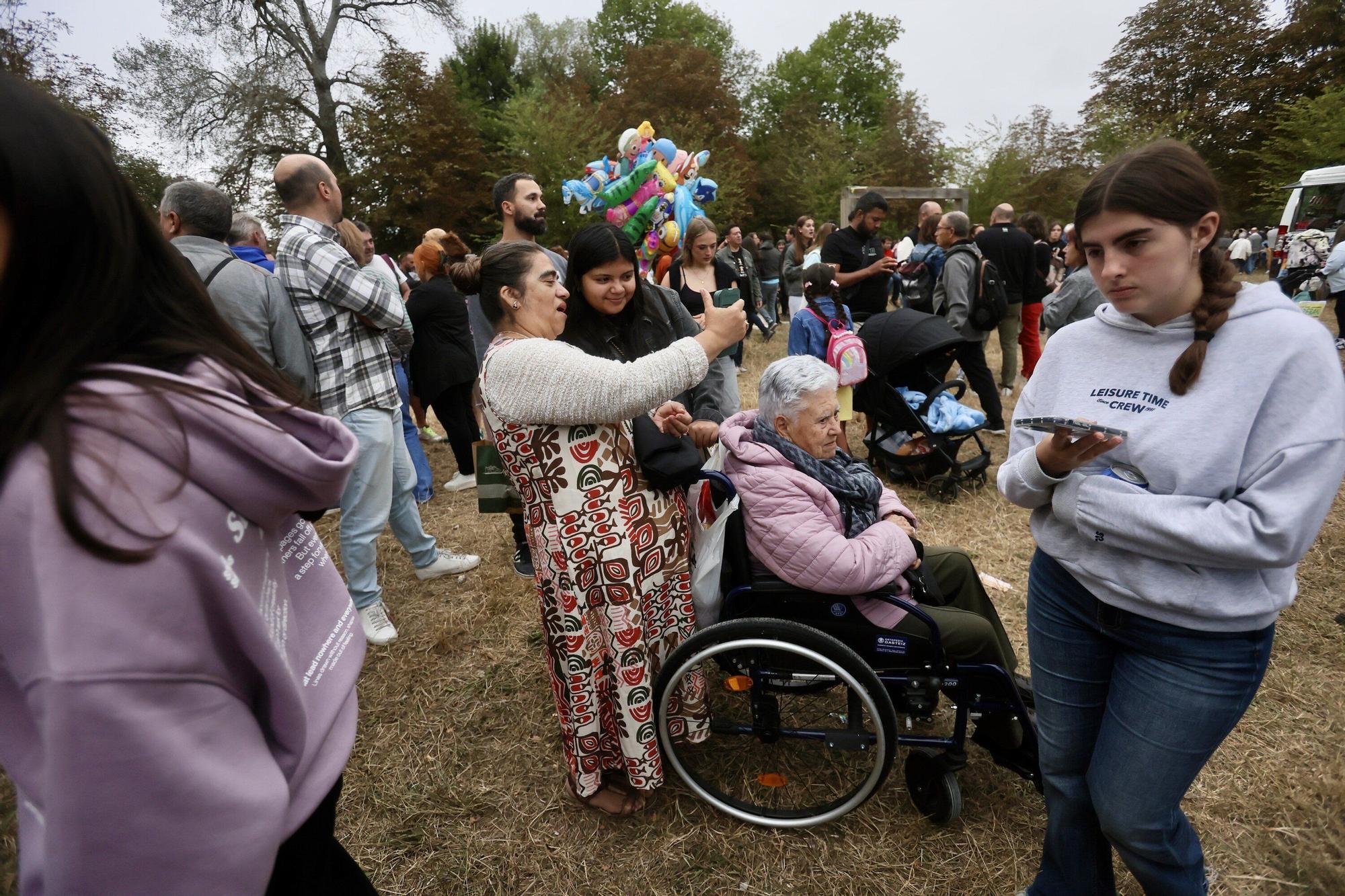 En imágenes: Las campas de Olarizu se llenan de fiesta
