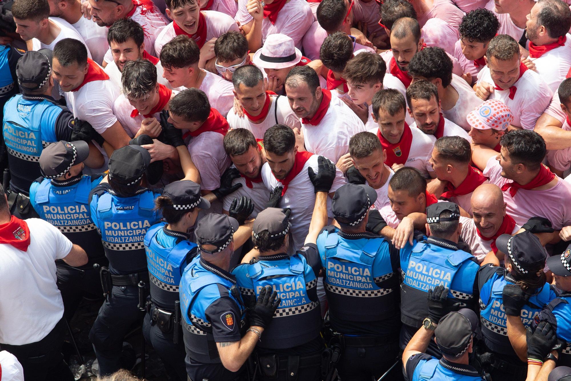Fotos del  Chupinazo de San Fermín 2025 en Pamplona: ¡La fiesta más internacional se enciende con un grito solidario por Palestina!