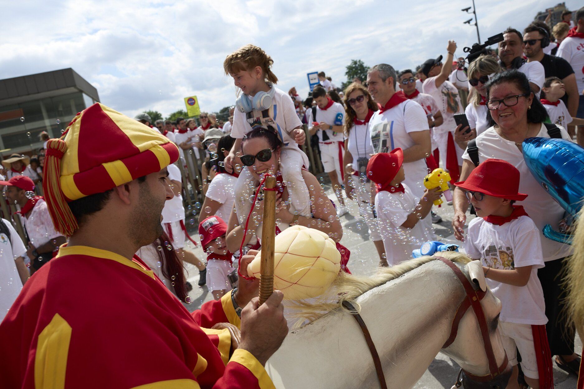 Imágenes de la primera salida de la Comparsa de Gigantes estos Sanfermines