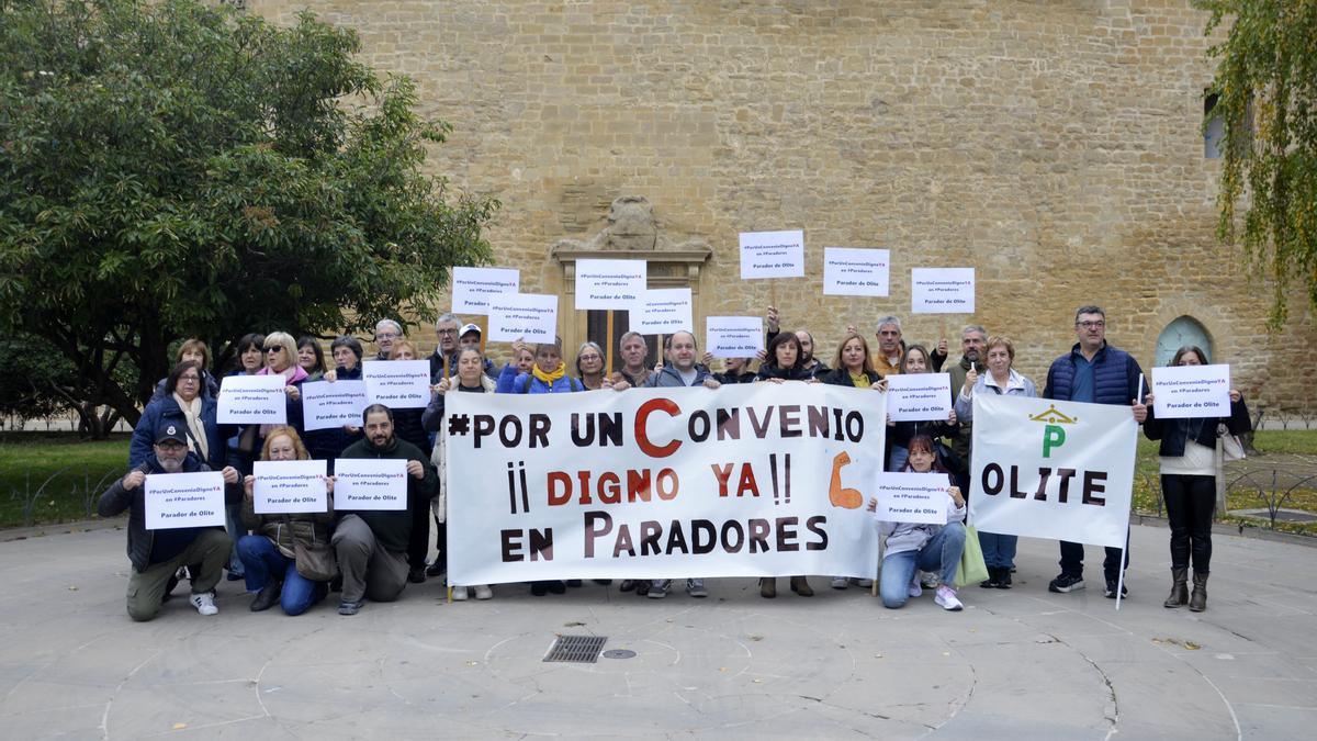 Paradores de España se concentran para exigir mejoras salariales y laborales