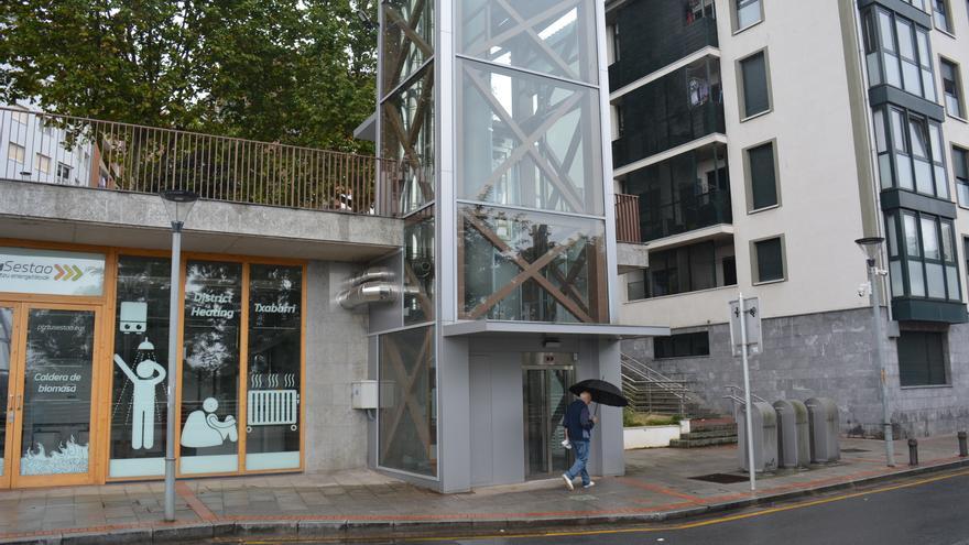 Sestao estrena el ascensor urbano del parque Vicente Díez en Txabarri