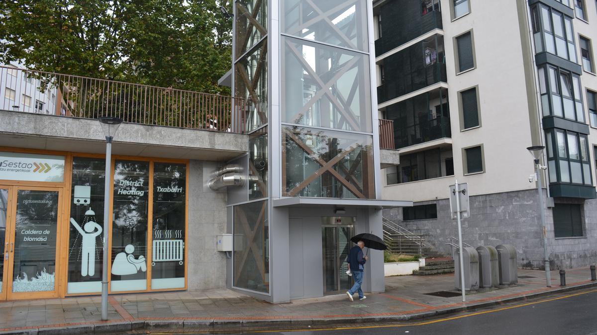 El ascensor del parque Vicente Díez ya está funcionando.