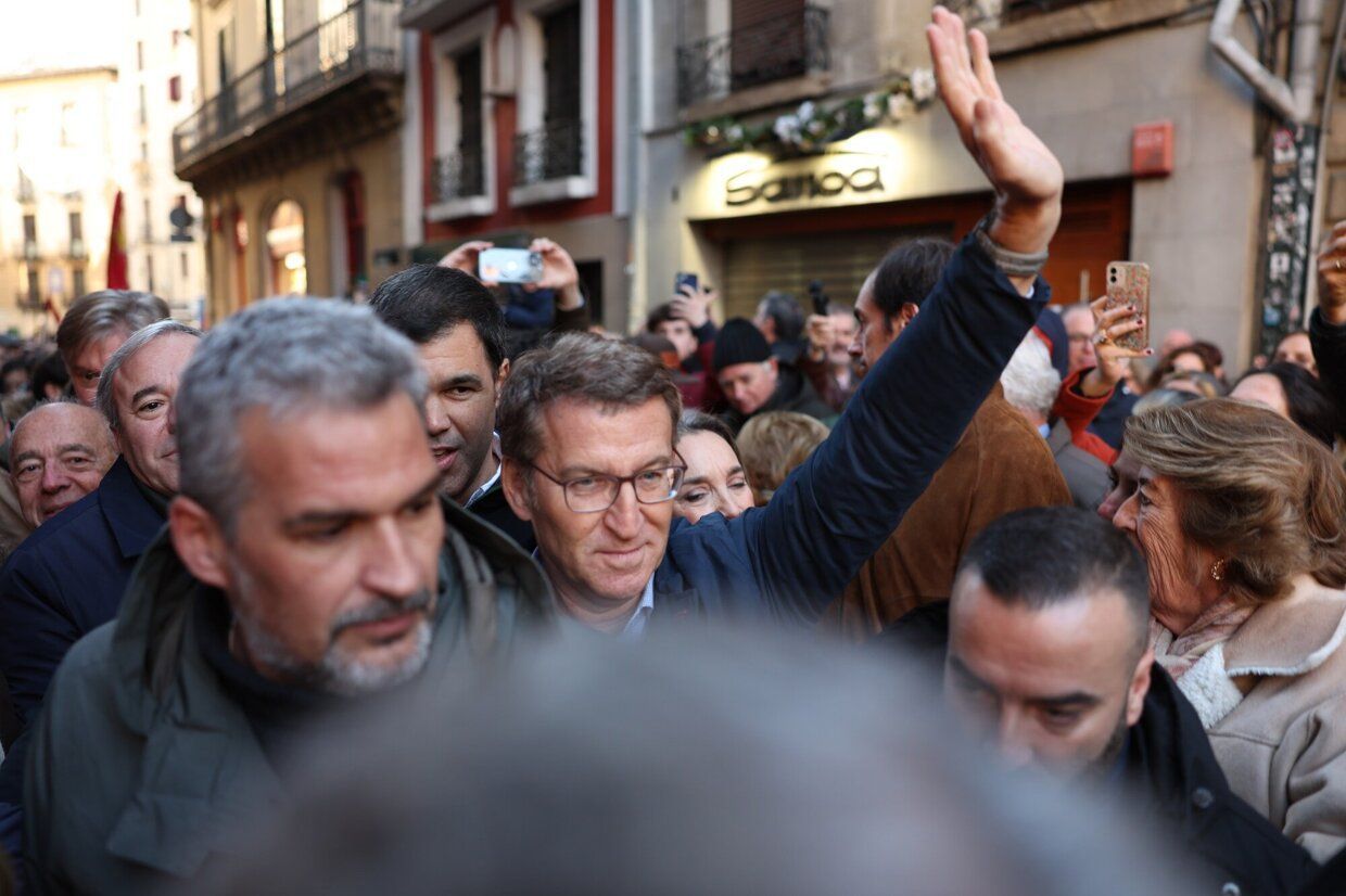 Imágenes de la concentración contra la moción de censura en Iruñea