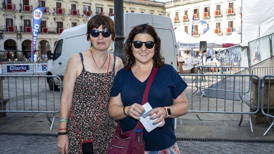 En imágenes: Turistas que conocen Vitoria en fiestas