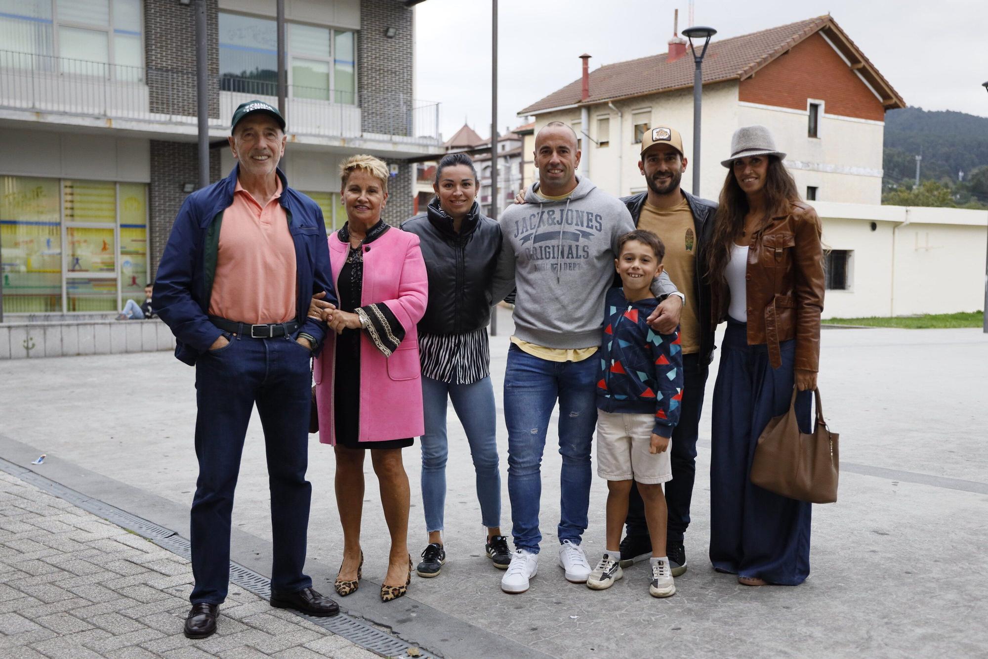 José Manuel Setién, Ana Centeno, Raquel Ibáñez, Danel Setién, Joana Setién y Gaizka Basterra acompañaron a Aingeru Setién.