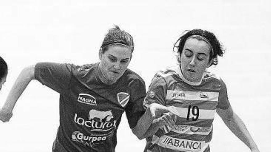 Susana Bedmar pelea con un rival.