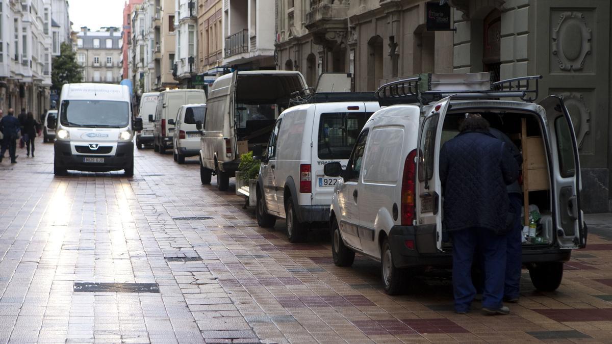 Labores de carga y descarga en Vitoria.