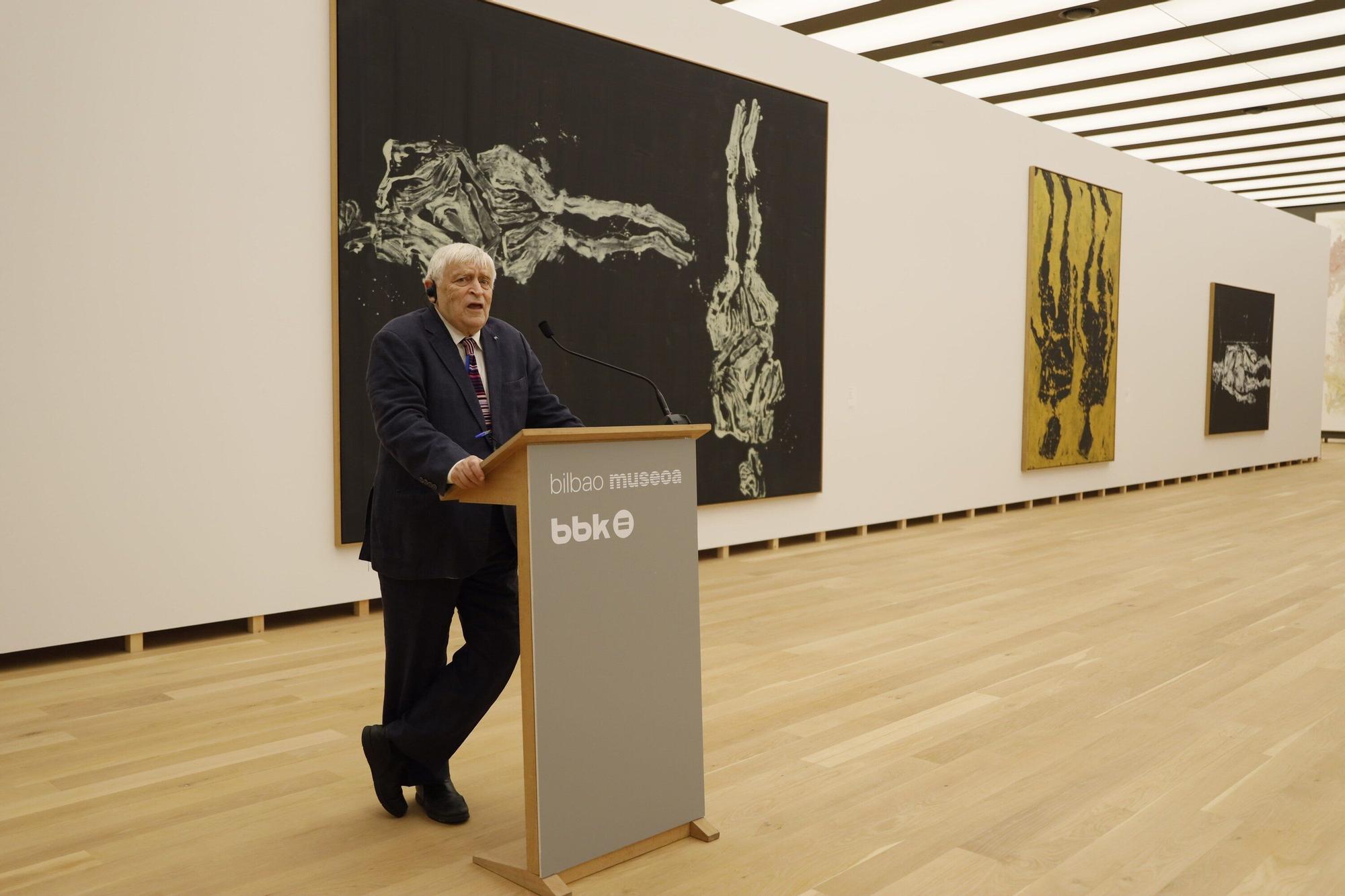 El edificio moderno del Bellas Artes reabre con Baselitz, el artista que decidió pintar el mundo al revés