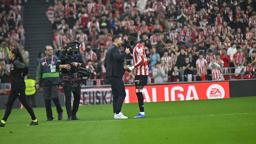 En imágenes: así ha sido el homenaje a Iñaki Williams en San Mamés